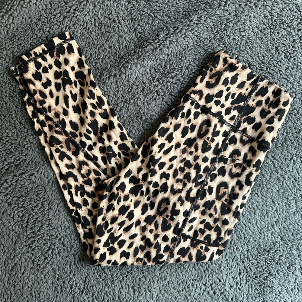 EUC! Victoria’s Secret, 2 pocket cheetah print leggings, size 12